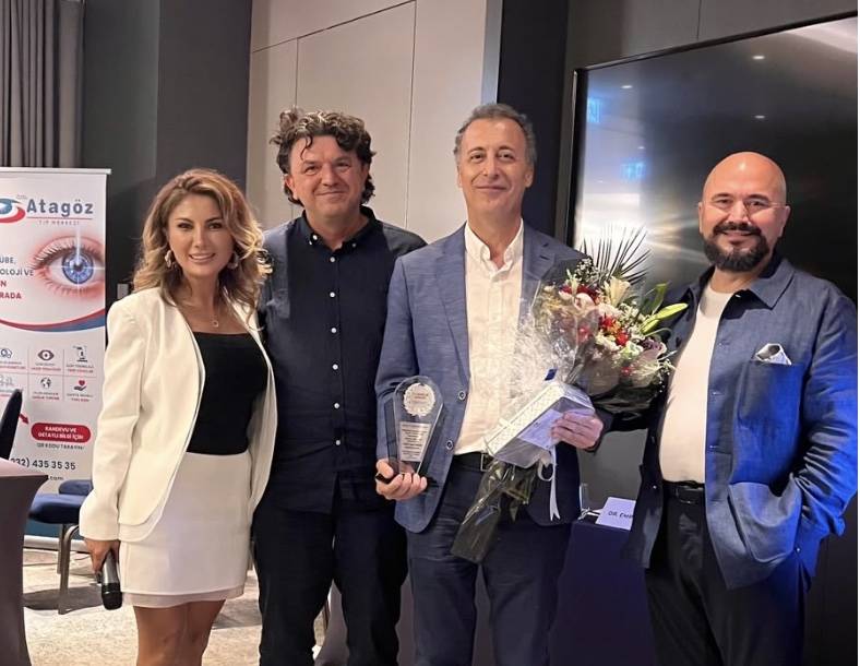 Ata Grup İzmir’de Göz Cerrahisi Zirvesine Ev Sahipliği Yaptı İzmir göz sağlığı alanında önemli bir bilimsel buluşmaya ev sahipliği